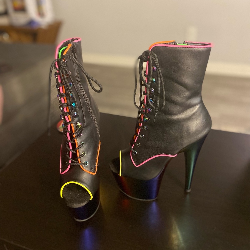 Pleaser 7" Heel, 2 3/4" Platform Peep Toe Lace-Up Ankle Boot, Side Zip SIZE 6 - Picture 2 of 7